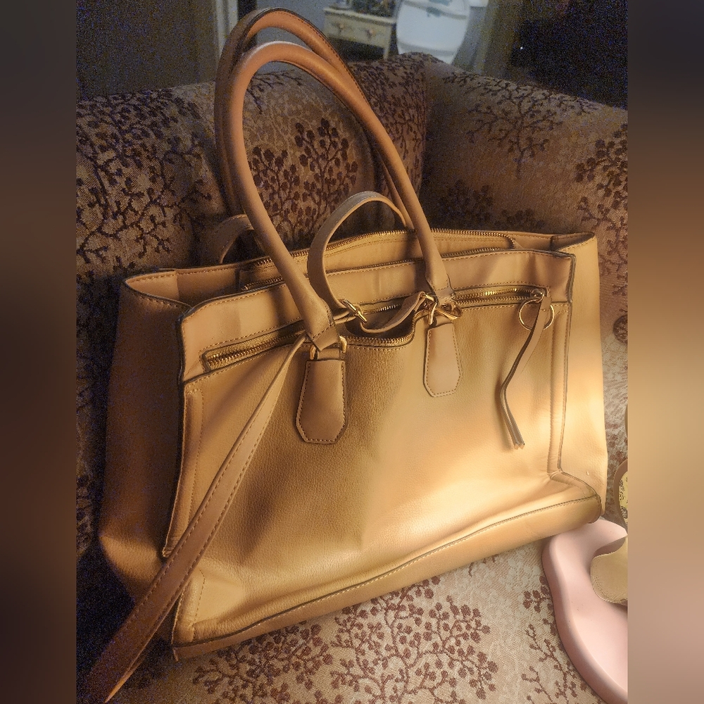 5 Purses - Picture 3 of 10